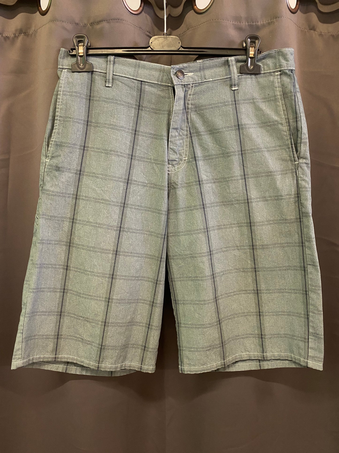 Gray checked Dickies shorts (M)