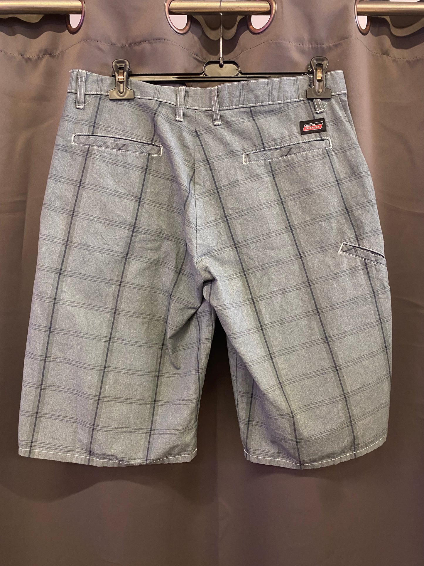 Gray checked Dickies shorts (M)