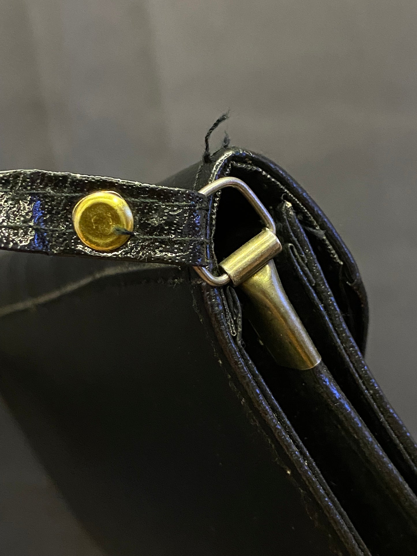 Vintage leather shoulder bag