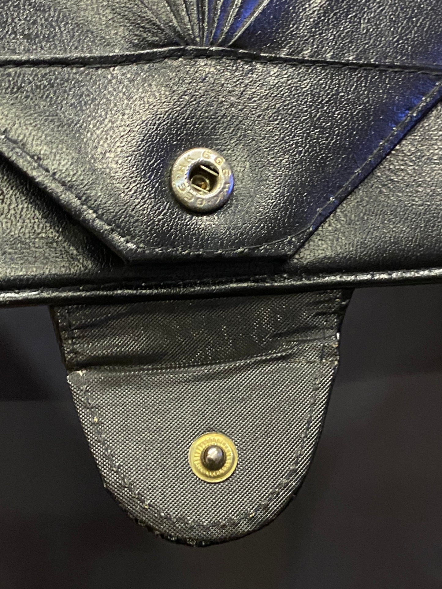 Vintage leather shoulder bag