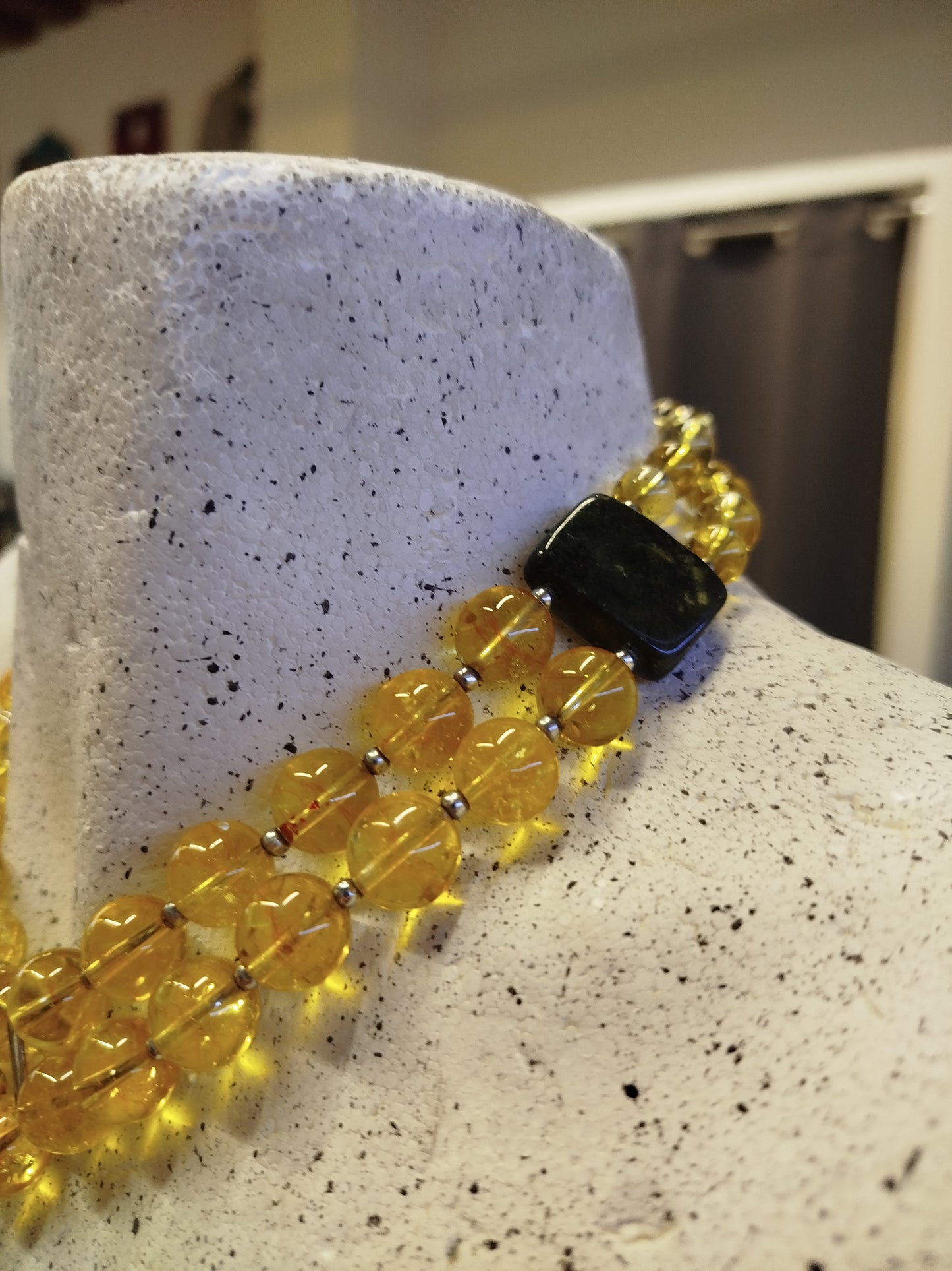 Collana con pendente in pietra