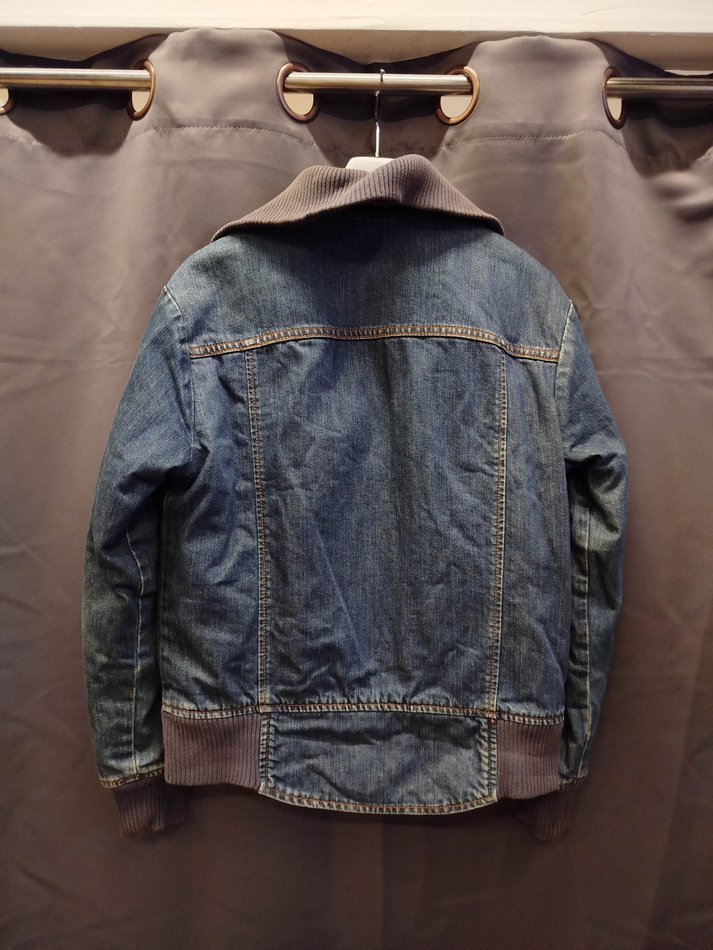 Levi's v jacket (xs)