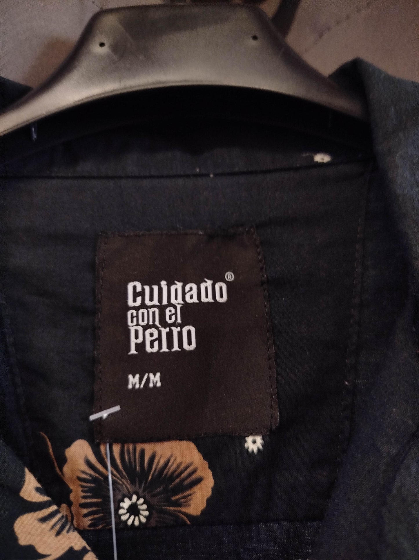 Cuidado shirt with el perro (M)