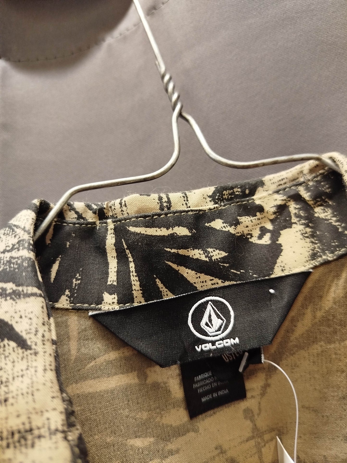 Volcom Shirt (s)