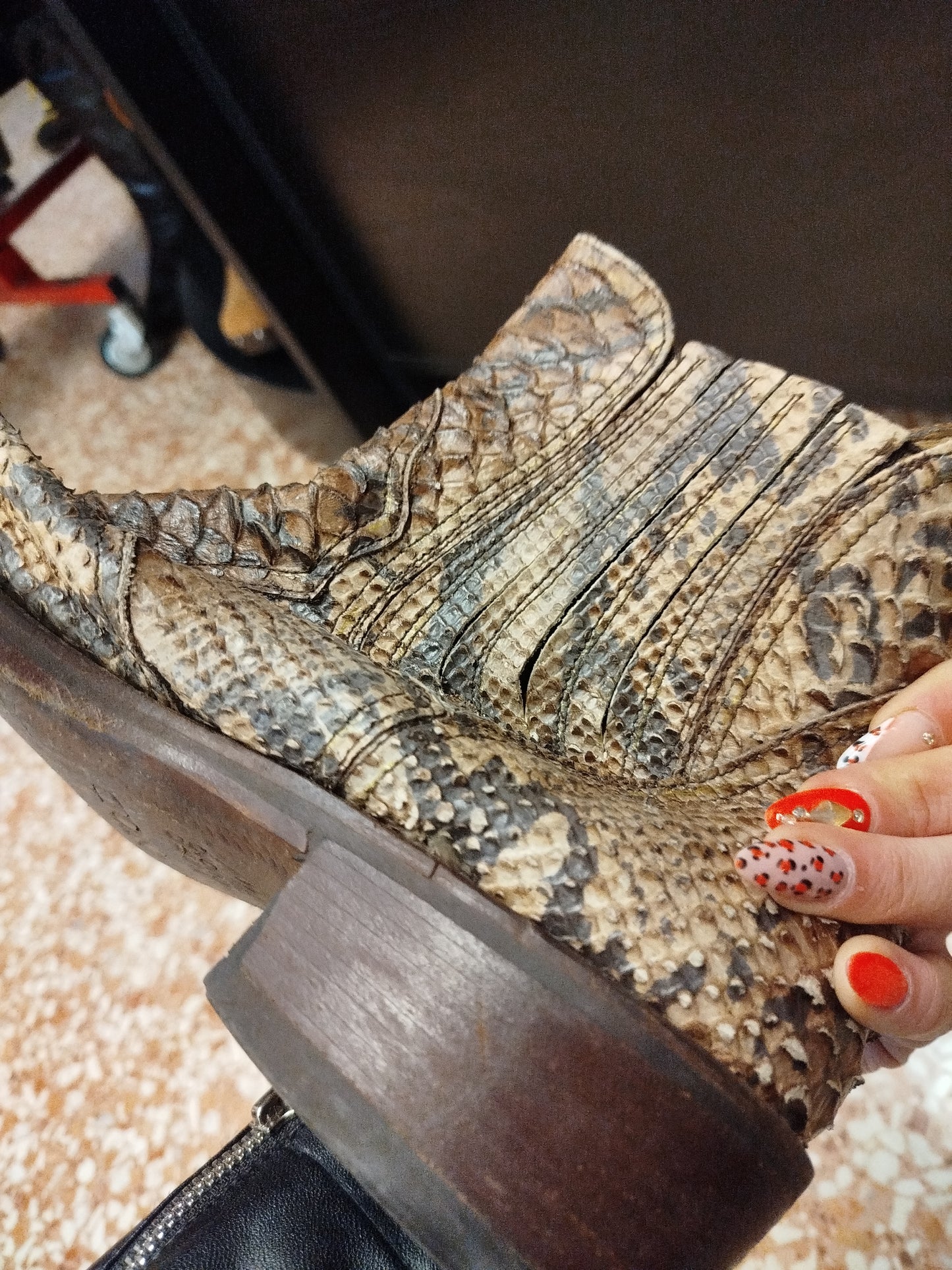 Stivali vintage in pelle di coccodrillo (44)