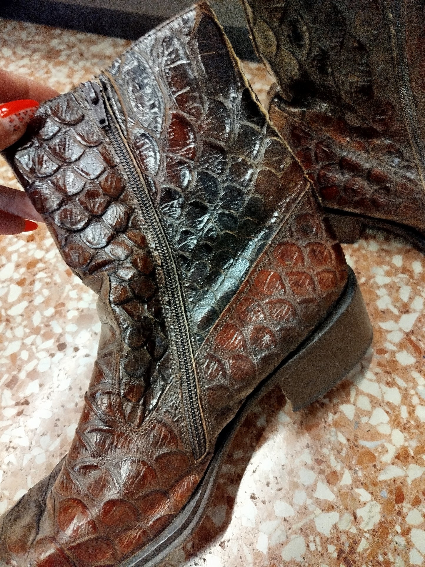 Stivali vintage in pelle di coccodrillo (43)