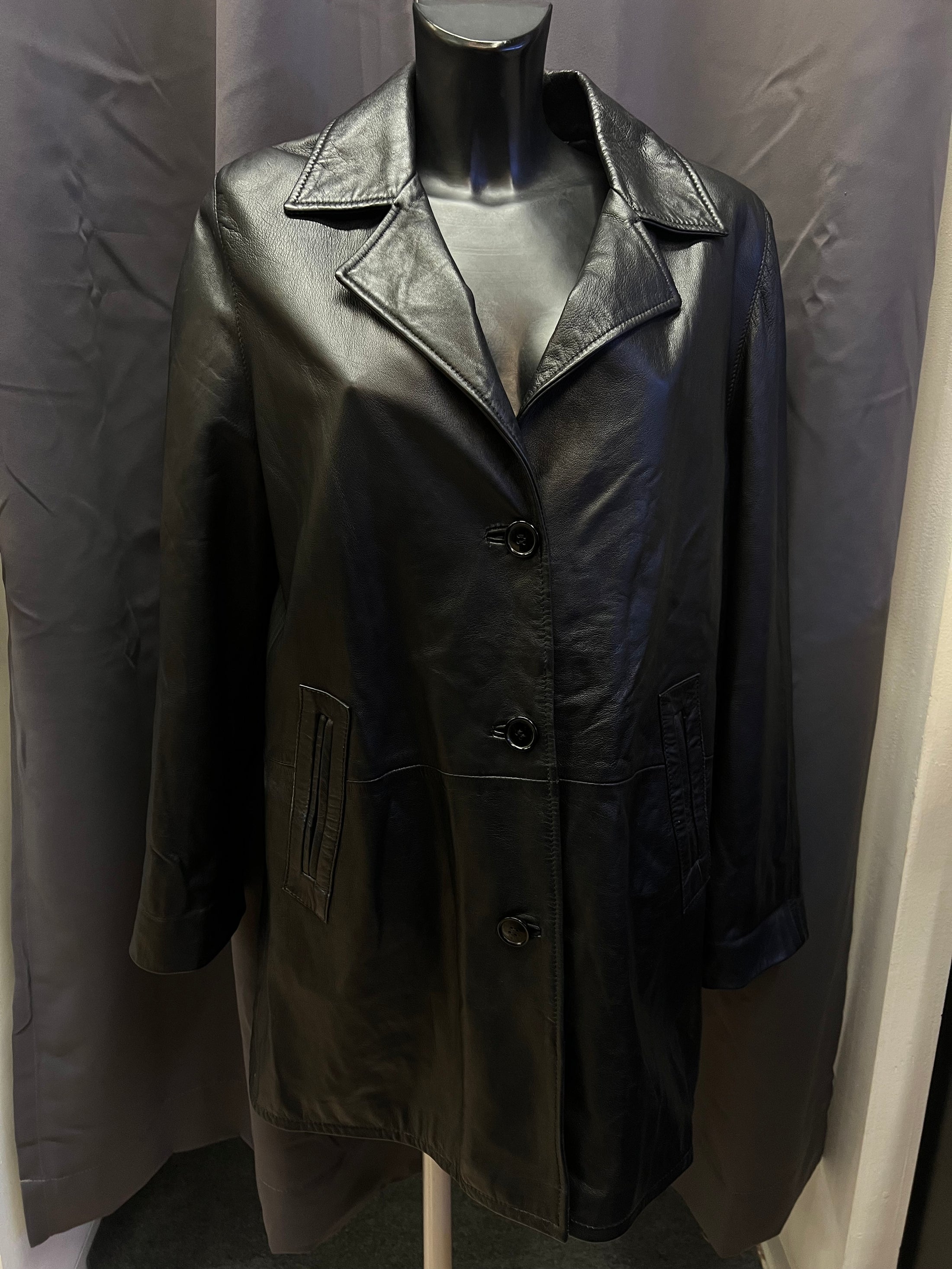 Cappotto nero in vera pelle (L donna)