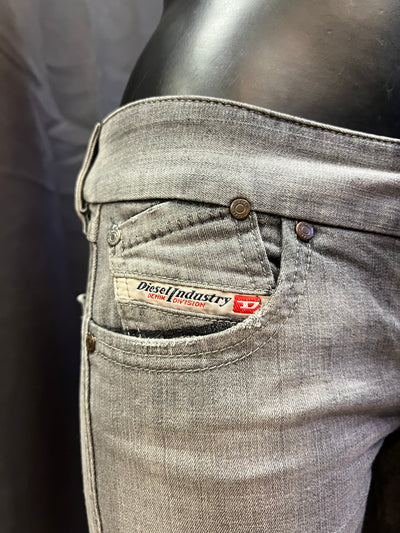 Jeans Diesel 90’s nuovo ( s donna) thumbnail