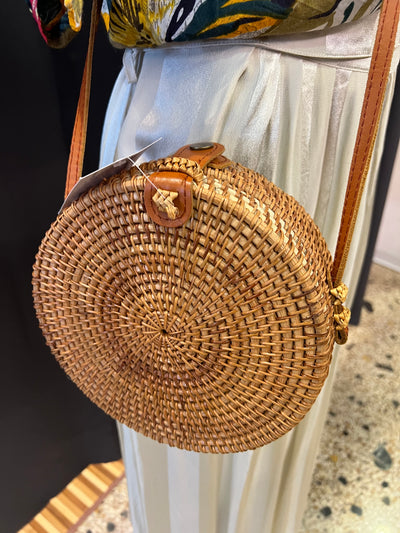 Borsa a tracolla rotonda in rattan intrecciata - Stile Boho / Bali thumbnail