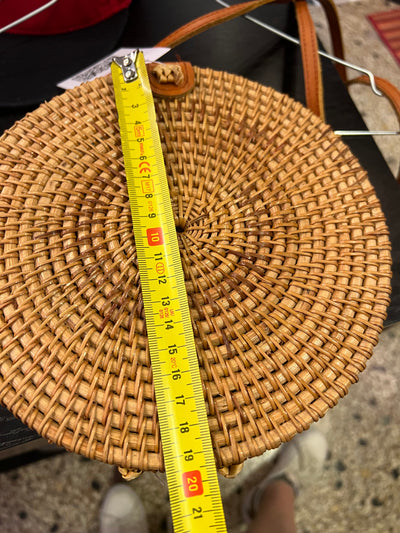 Borsa a tracolla rotonda in rattan intrecciata - Stile Boho / Bali thumbnail