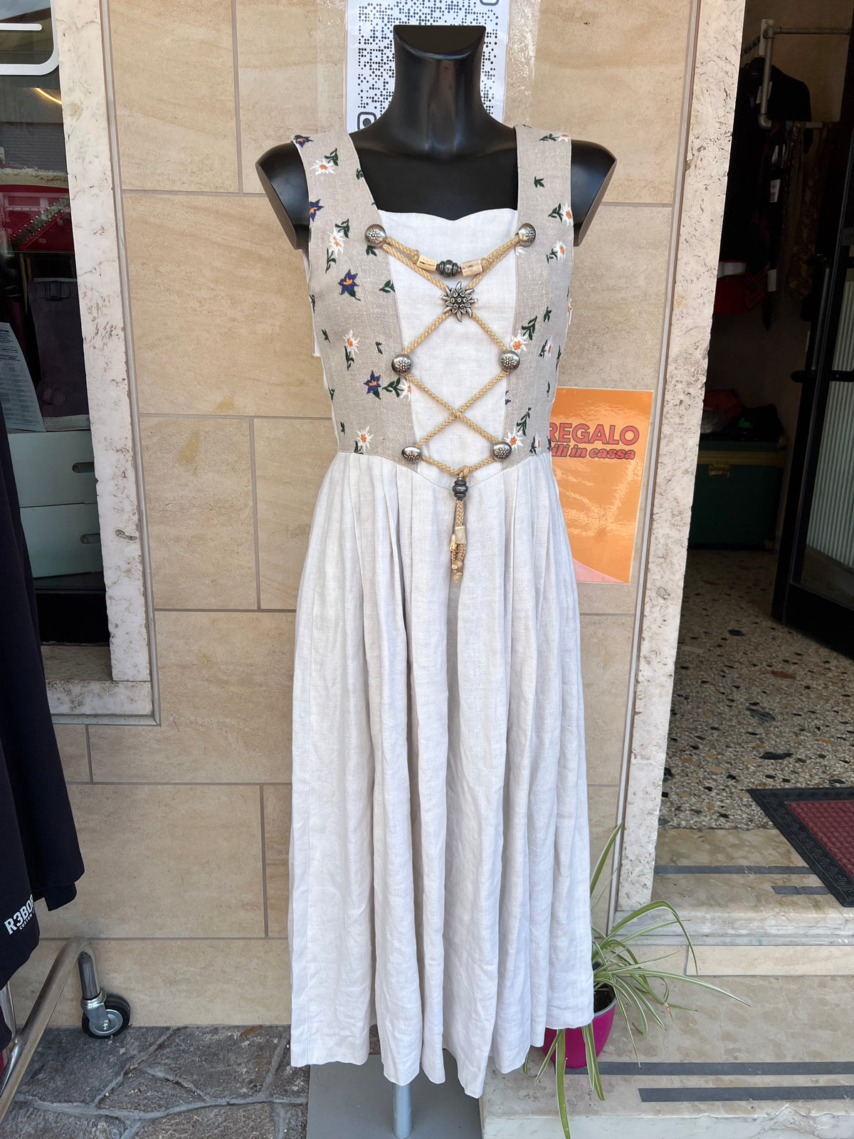 Abito tirolese Berwin&Wolff in lino| XS donna