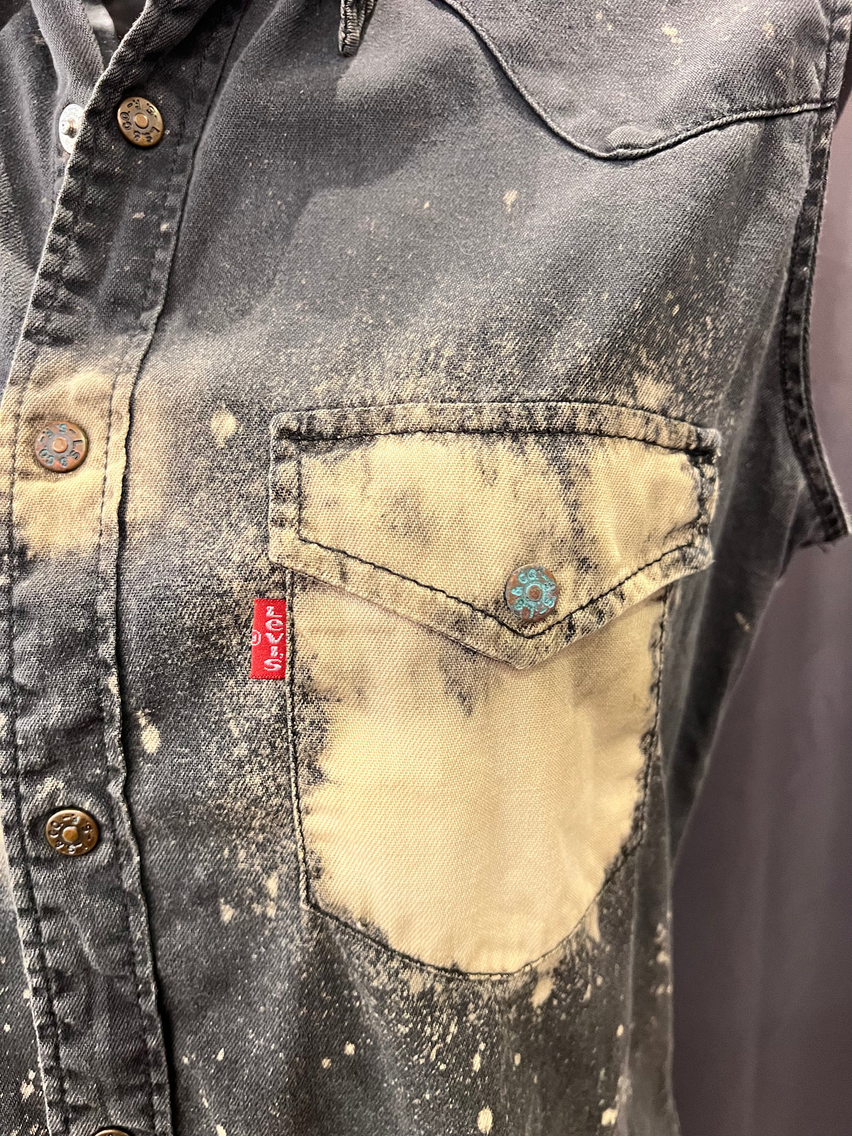 Camicia vintage smanicata in Jeans Levi’s Custom R3BORN (M donna)