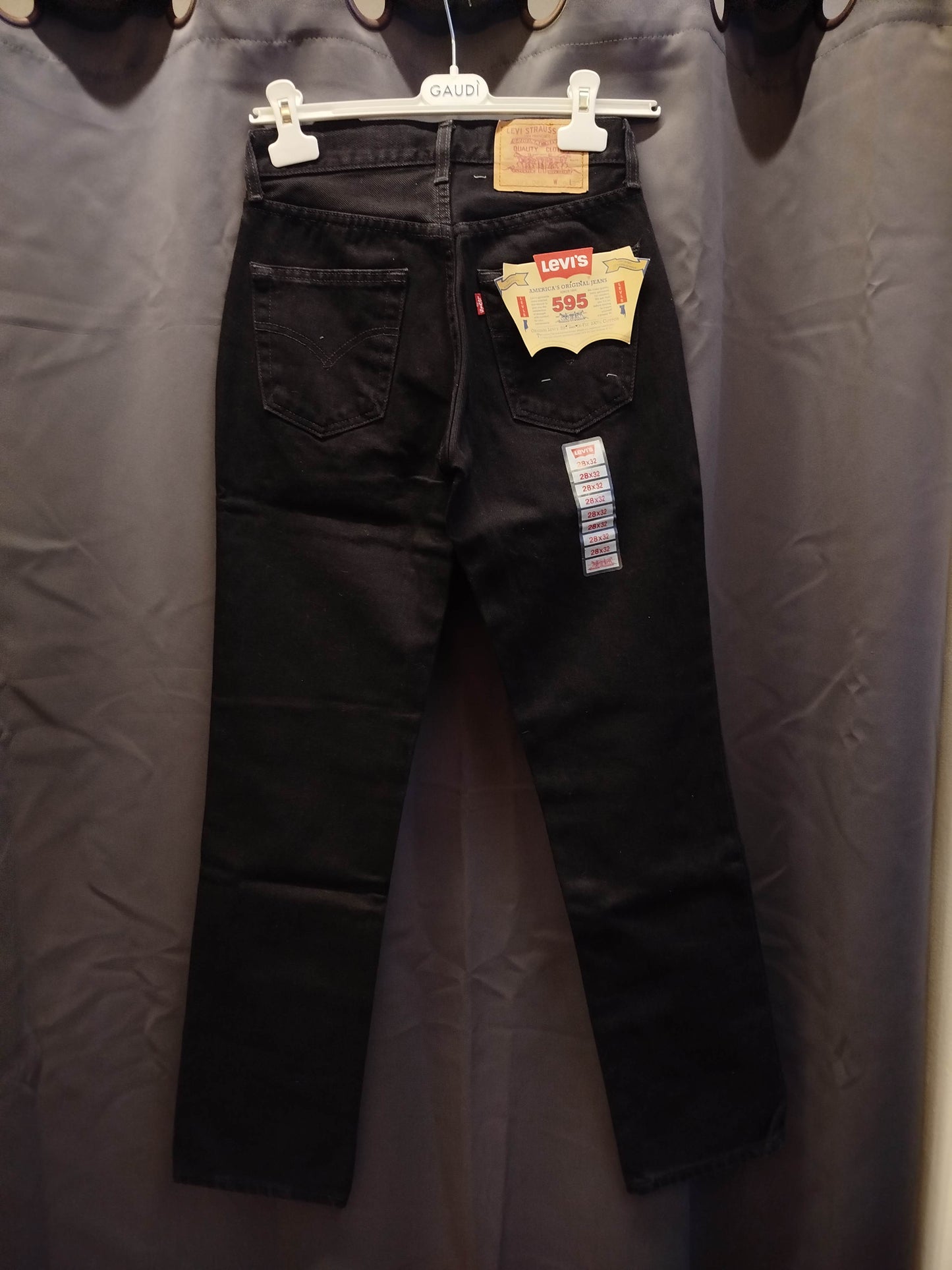 Jeans Levi's 595 nuovi con cartellino (s)donna