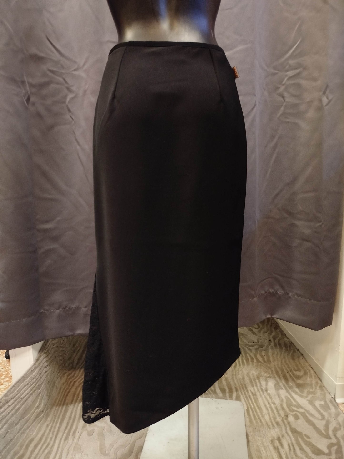 Gonna nera Eklè asimmetrica ( M donna)