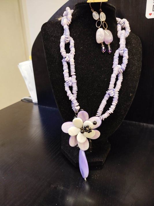 Set collana e orecchini in pietra