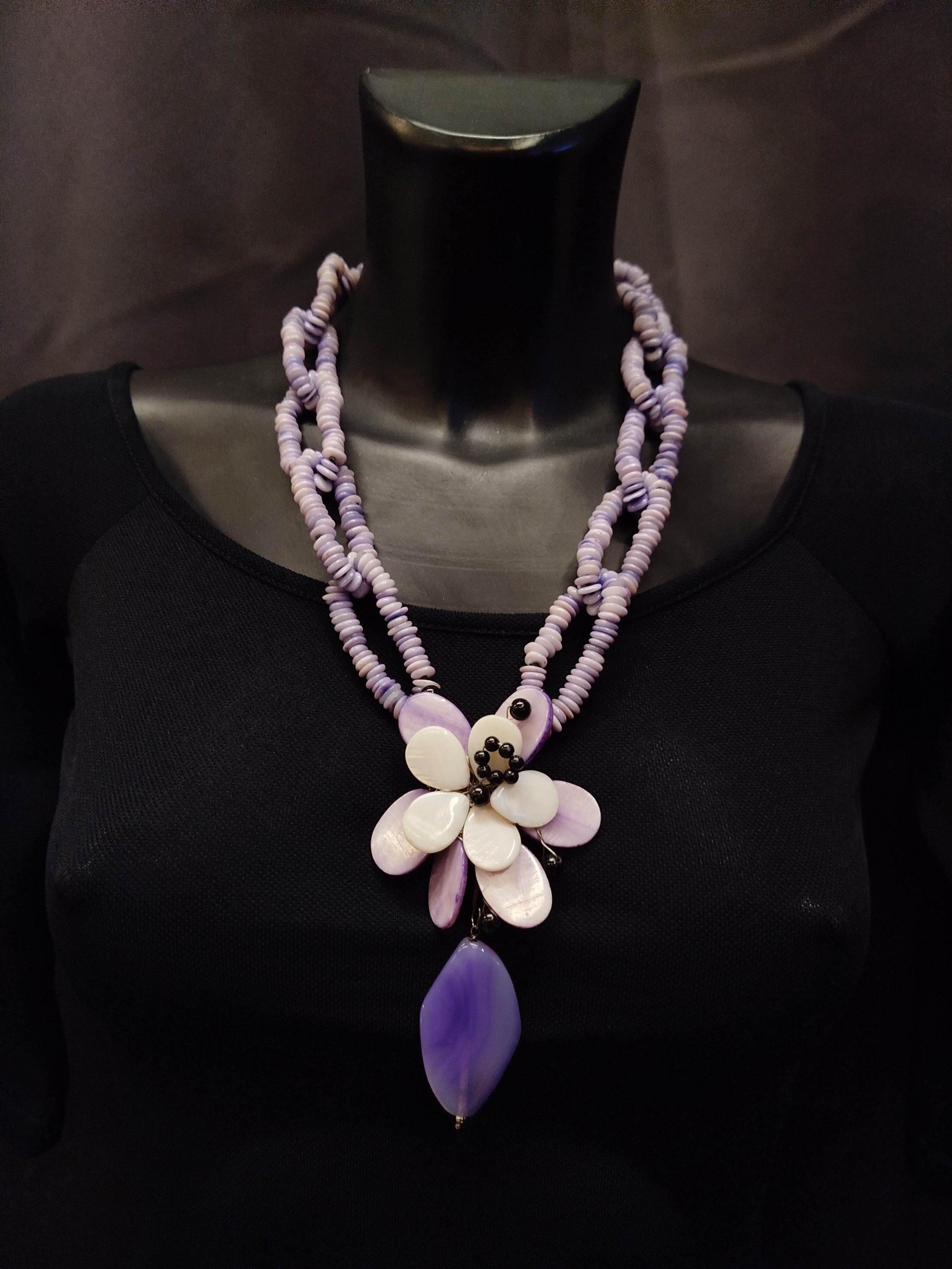 Collana con pietre dure lilla